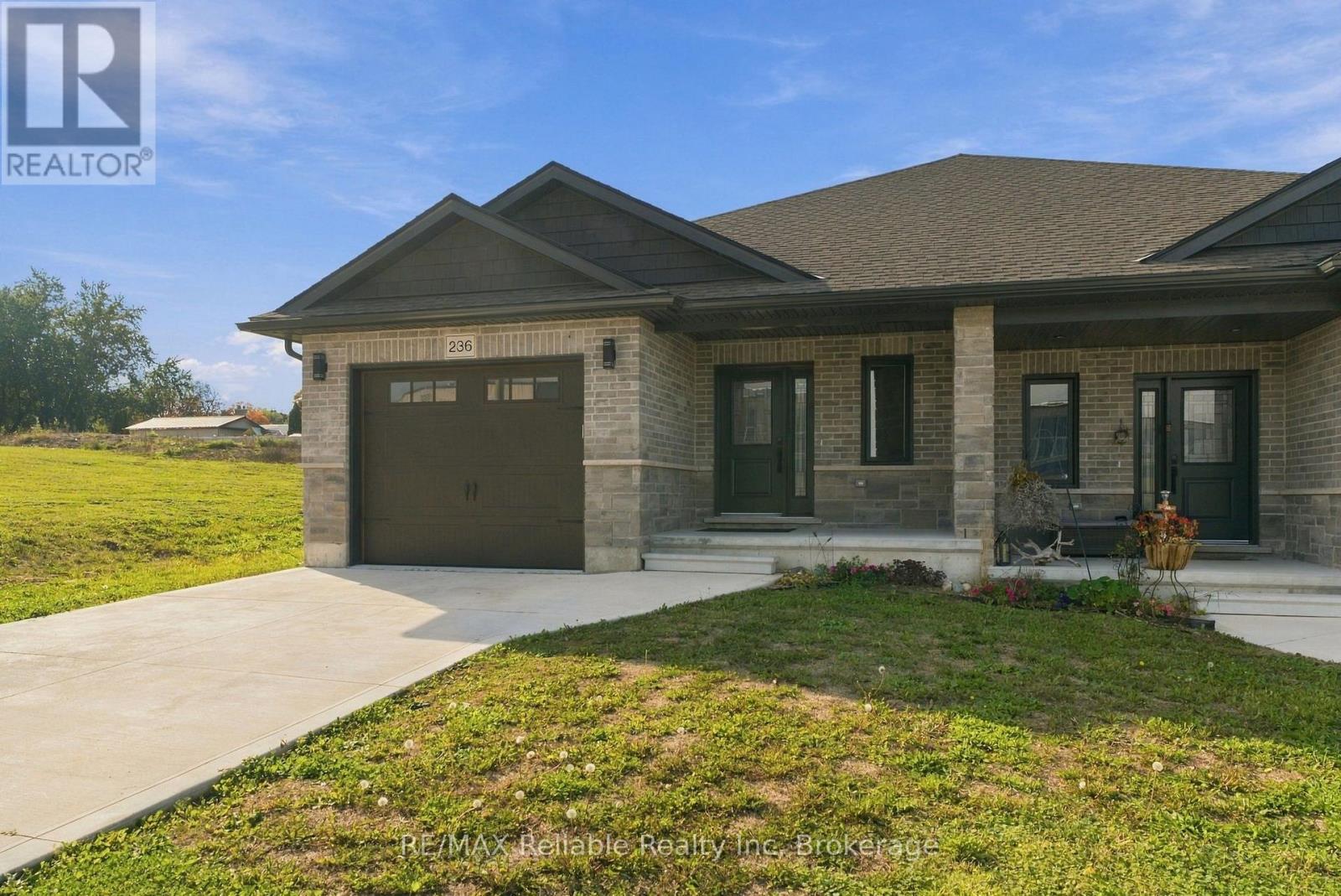 236 Beech Street, Central Huron, Ontario N0M 1L0 - Photo 2 - X14013094