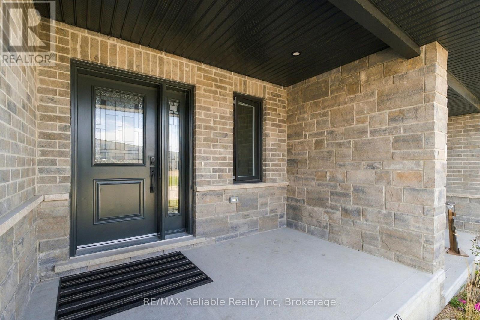 236 Beech Street, Central Huron, Ontario N0M 1L0 - Photo 3 - X14013094