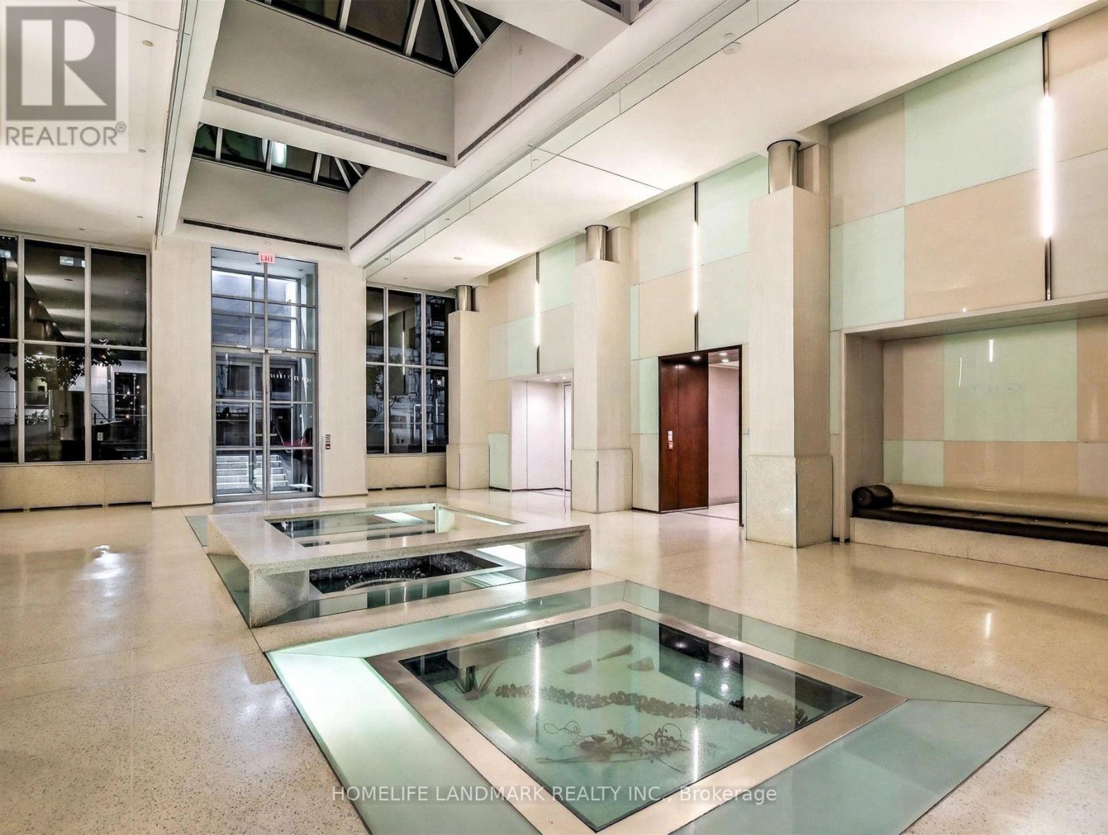 702 - 270 Wellington Street W, Toronto, Ontario  M5V 3P5 - Photo 2 - C14011982