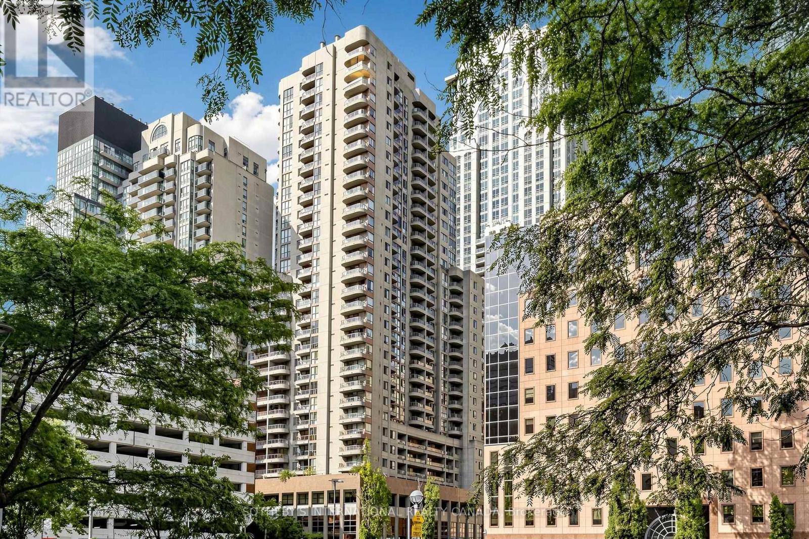 502 - 736 BAY STREET, Toronto, Ontario