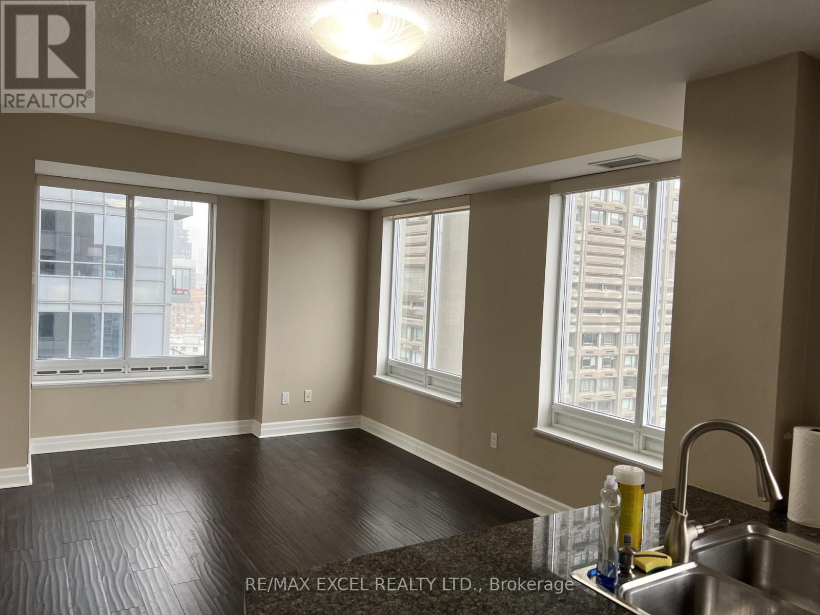 3006 - 35 Balmuto Street, Toronto, Ontario  M4Y 0A3 - Photo 2 - C14013254