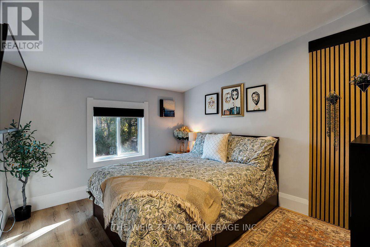 13 Amroth Avenue, Toronto, Ontario  M4C 4H3 - Photo 15 - E14012160