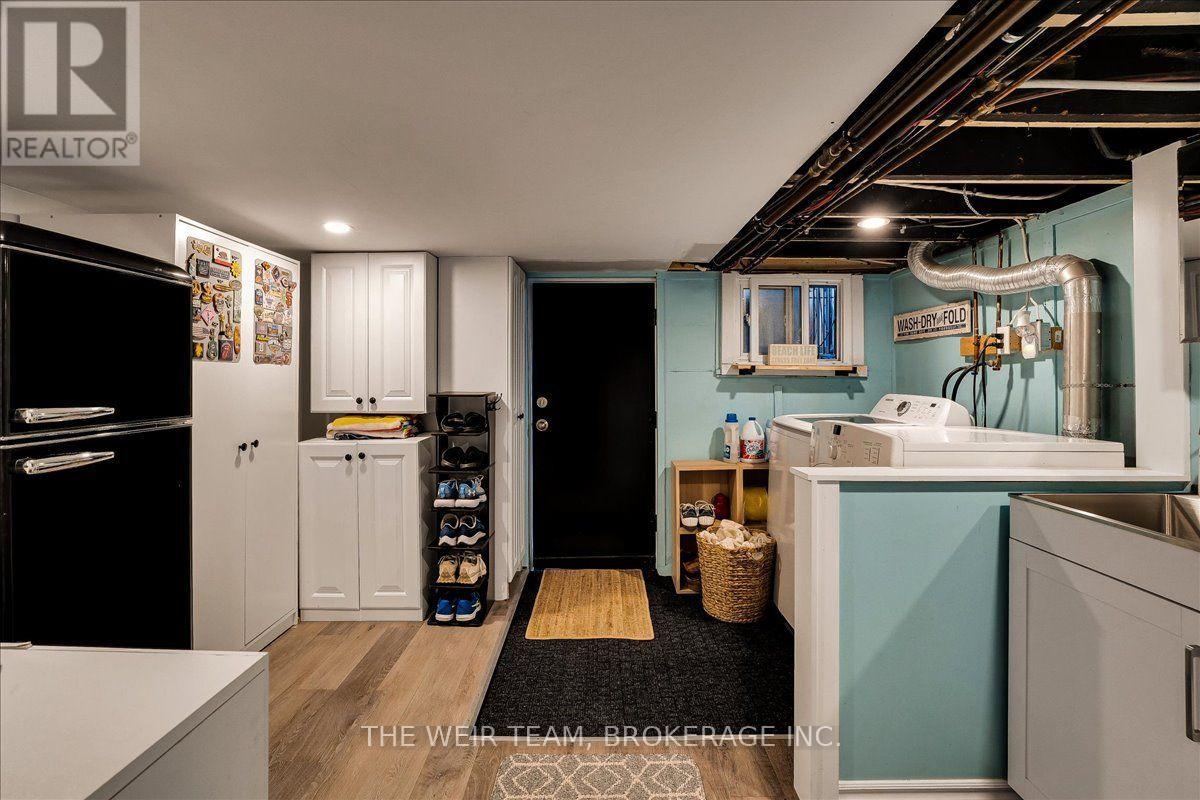 13 Amroth Avenue, Toronto, Ontario  M4C 4H3 - Photo 20 - E14012160