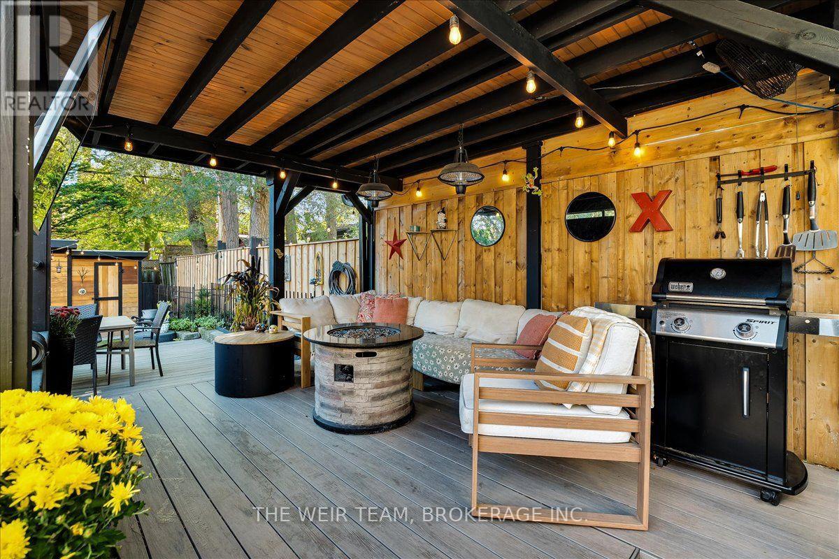 13 Amroth Avenue, Toronto, Ontario  M4C 4H3 - Photo 24 - E14012160