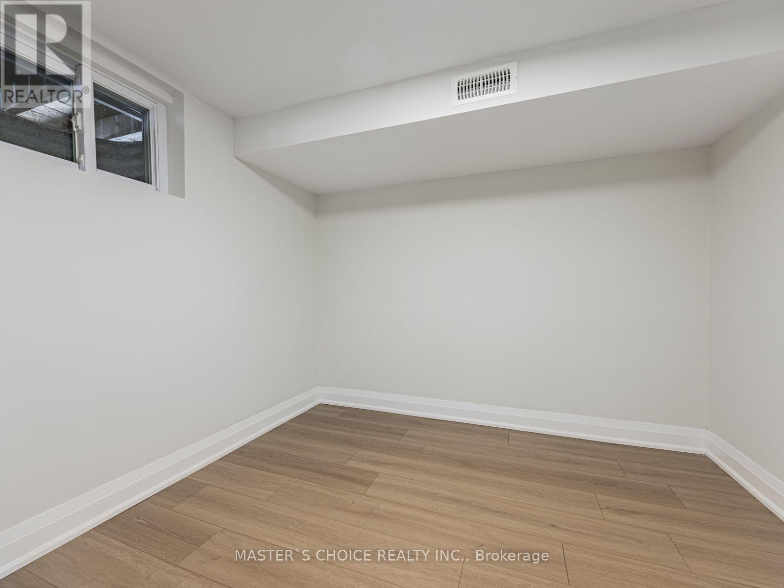 127 Highfield Road, Toronto, Ontario  M4L 2T9 - Photo 15 - E14013736