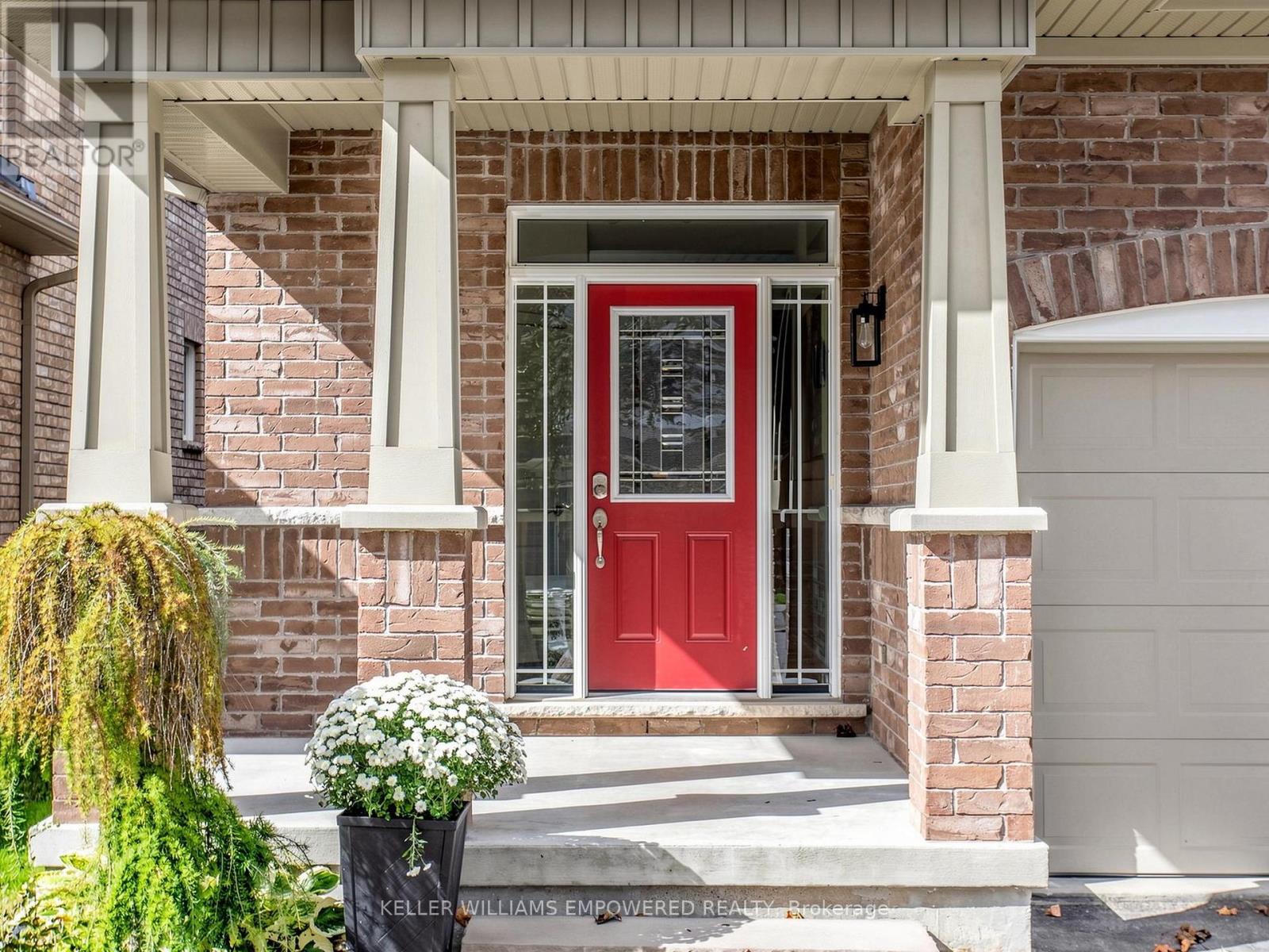 18 Don Rose Boulevard, East Gwillimbury (Mt Albert), Ontario  L0G 1M0 - Photo 2 - N14010608