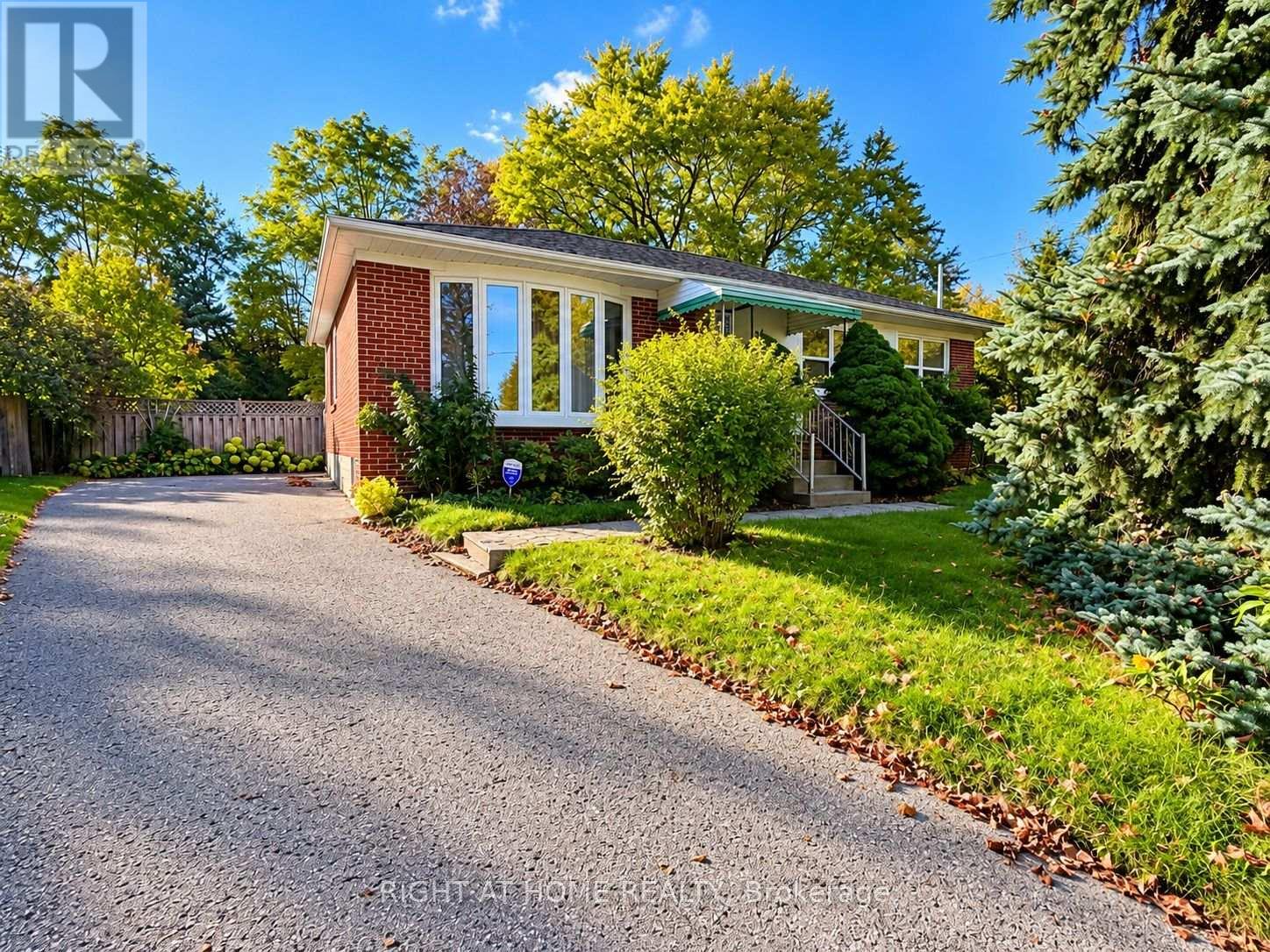 MAIN FLOOR - 72 MONKSWOOD CRESCENT, Newmarket, Ontario