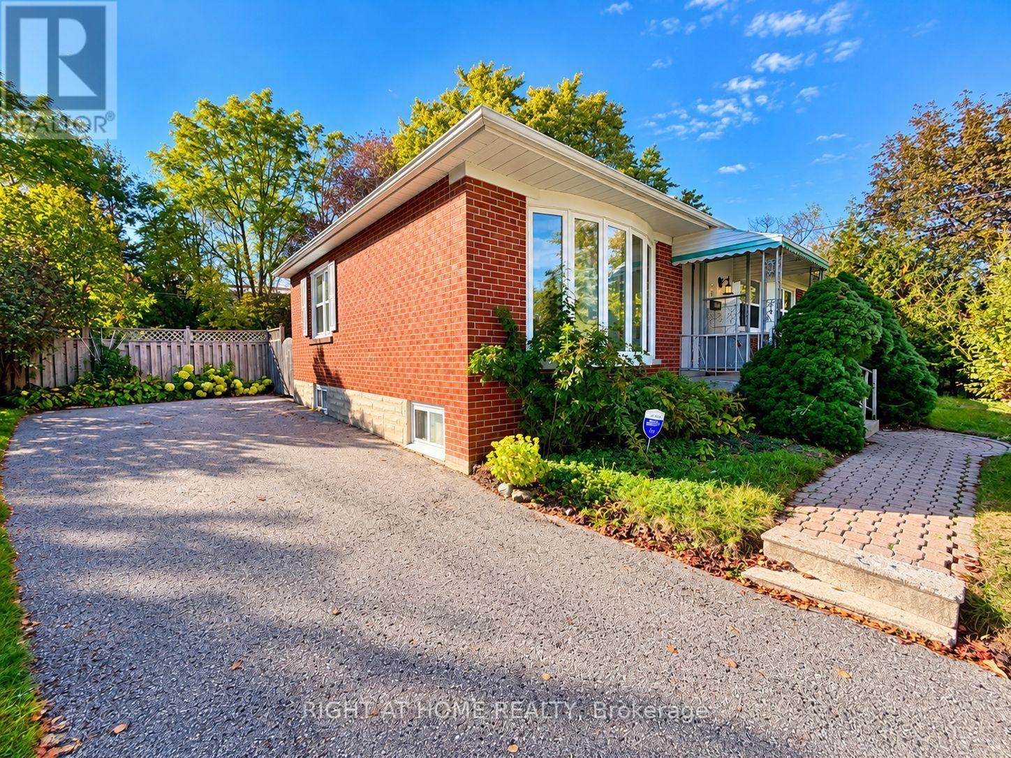 Main Floor - 72 Monkswood Crescent, Newmarket, Ontario  L3Y 2K1 - Photo 4 - N14013862
