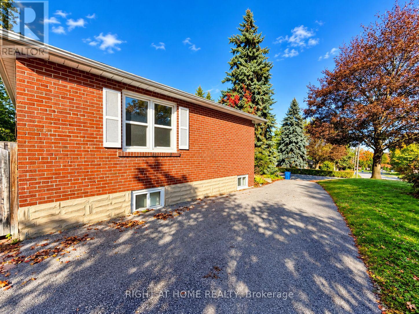 Main Floor - 72 Monkswood Crescent, Newmarket, Ontario  L3Y 2K1 - Photo 5 - N14013862