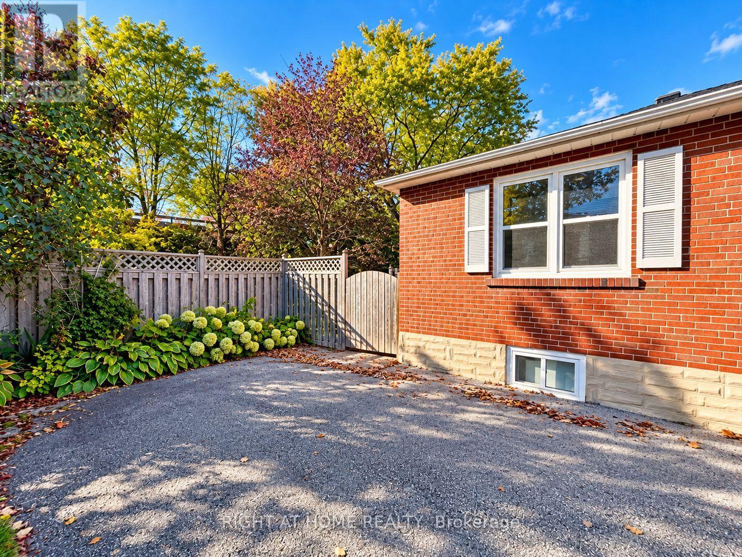 Main Floor - 72 Monkswood Crescent, Newmarket, Ontario  L3Y 2K1 - Photo 6 - N14013862