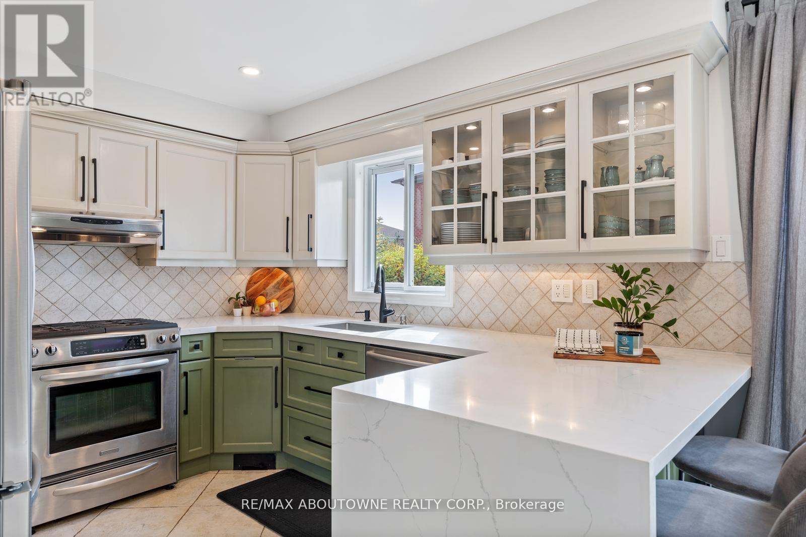 467 Hedgerow Lane, Oakville, Ontario  L6H 4V8 - Photo 12 - W14010258