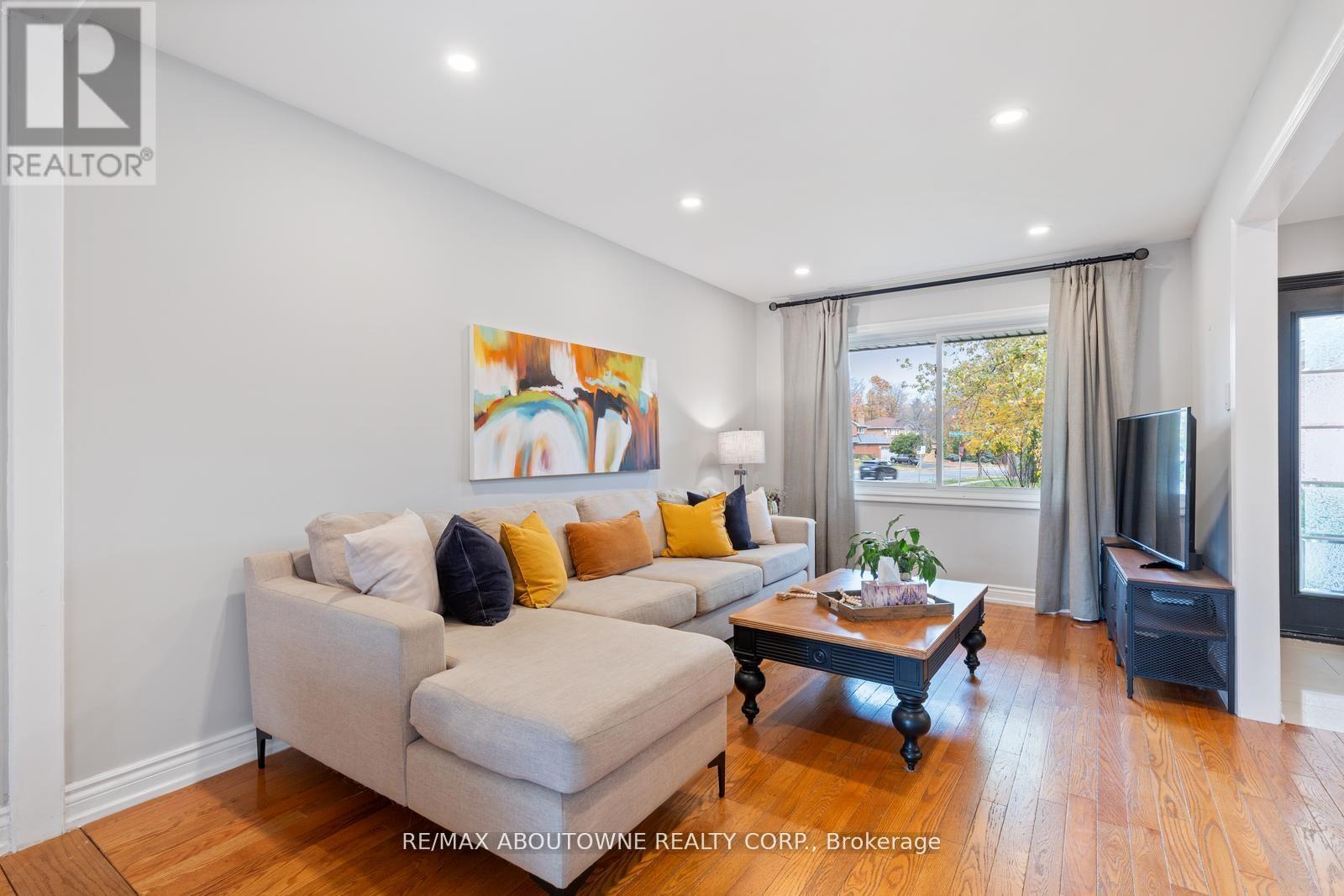 467 Hedgerow Lane, Oakville, Ontario  L6H 4V8 - Photo 6 - W14010258
