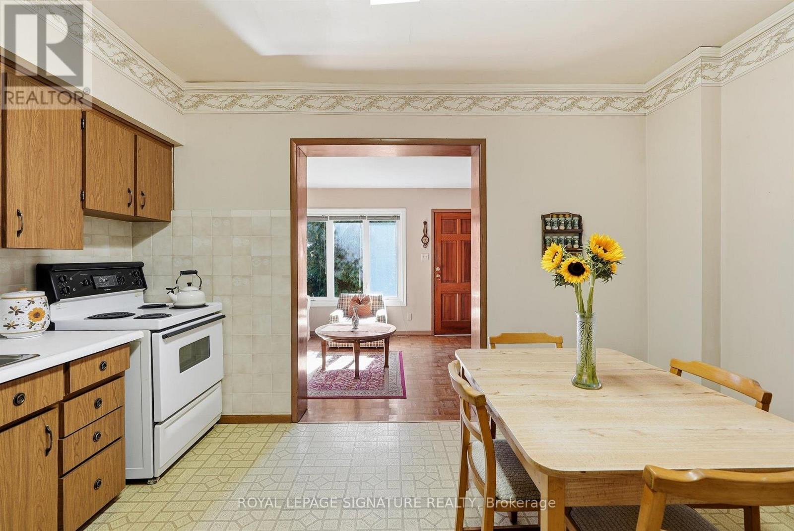 7 Geoffrey Street, Toronto (Roncesvalles), Ontario  M6R 1P2 - Photo 12 - W14010606