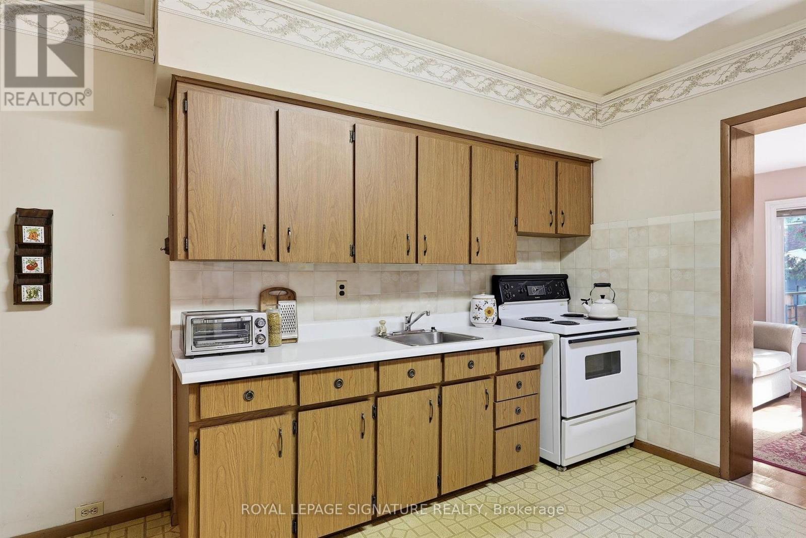 7 Geoffrey Street, Toronto (Roncesvalles), Ontario  M6R 1P2 - Photo 14 - W14010606