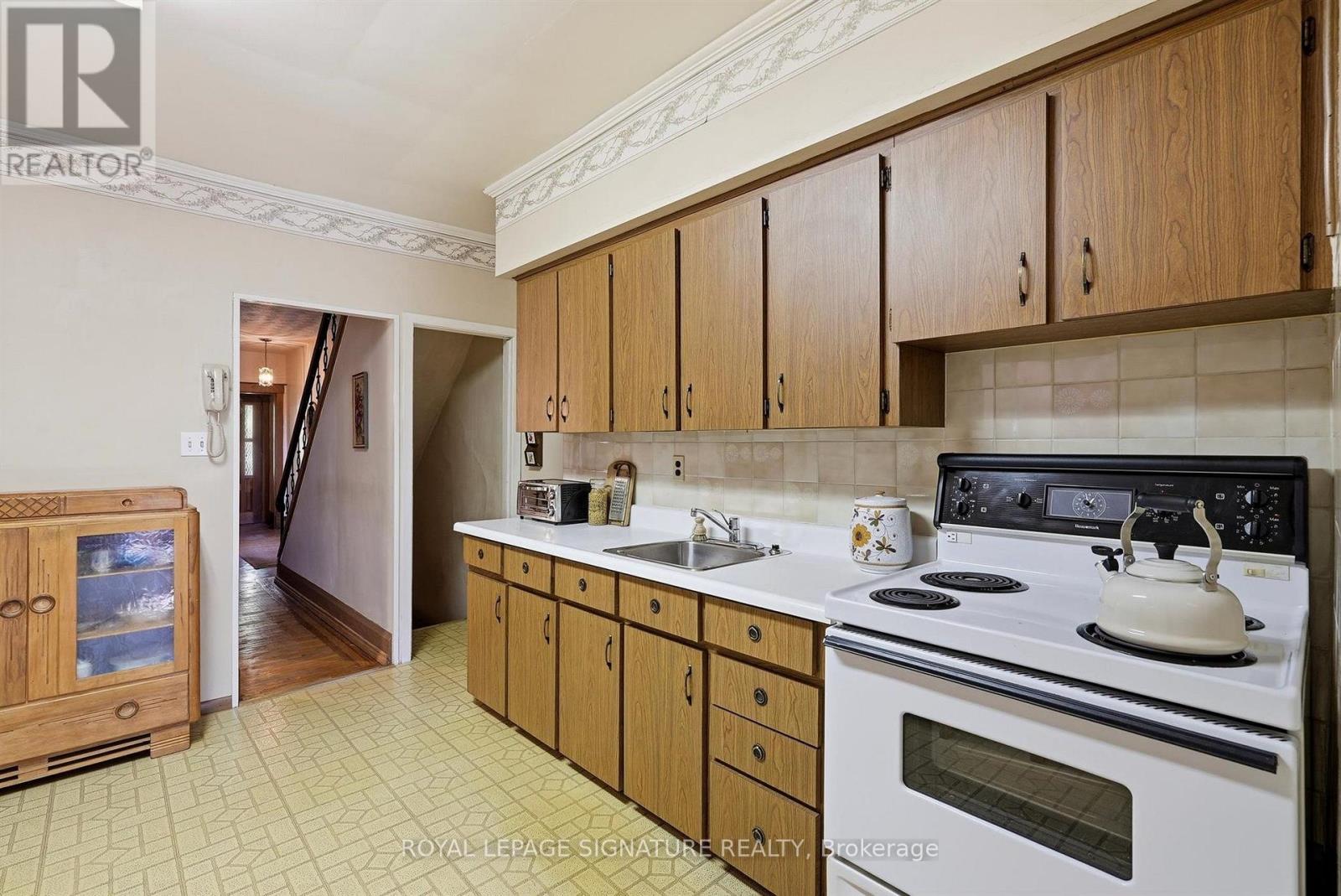7 Geoffrey Street, Toronto (Roncesvalles), Ontario  M6R 1P2 - Photo 17 - W14010606