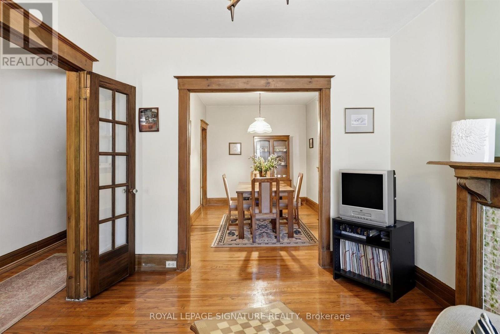 7 Geoffrey Street, Toronto (Roncesvalles), Ontario  M6R 1P2 - Photo 7 - W14010606