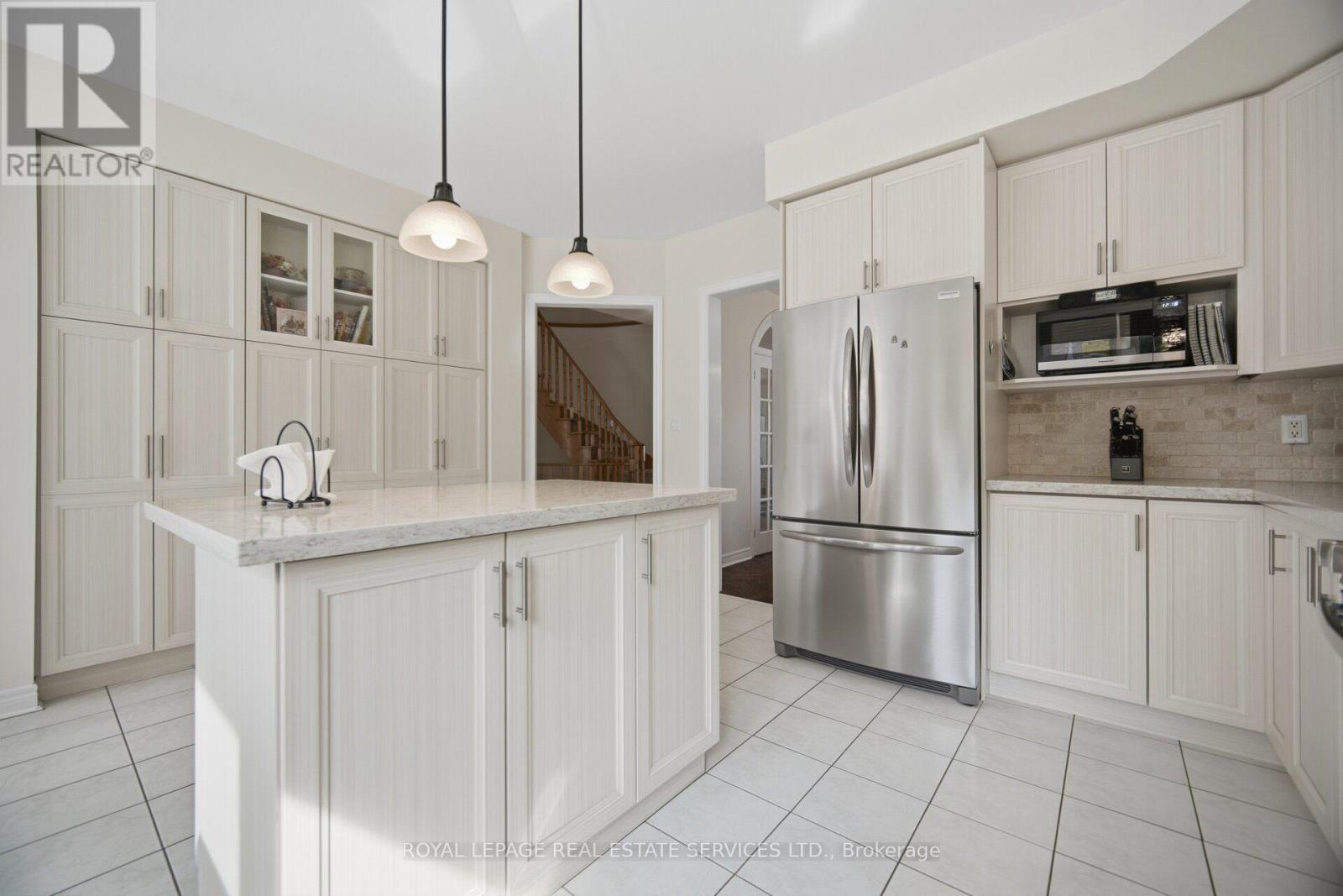 1600 Glenvista Drive, Oakville, Ontario  L6H 6E9 - Photo 12 - W14011774