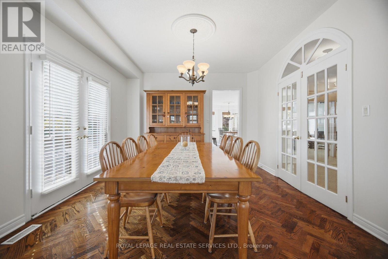 1600 Glenvista Drive, Oakville, Ontario  L6H 6E9 - Photo 7 - W14011774