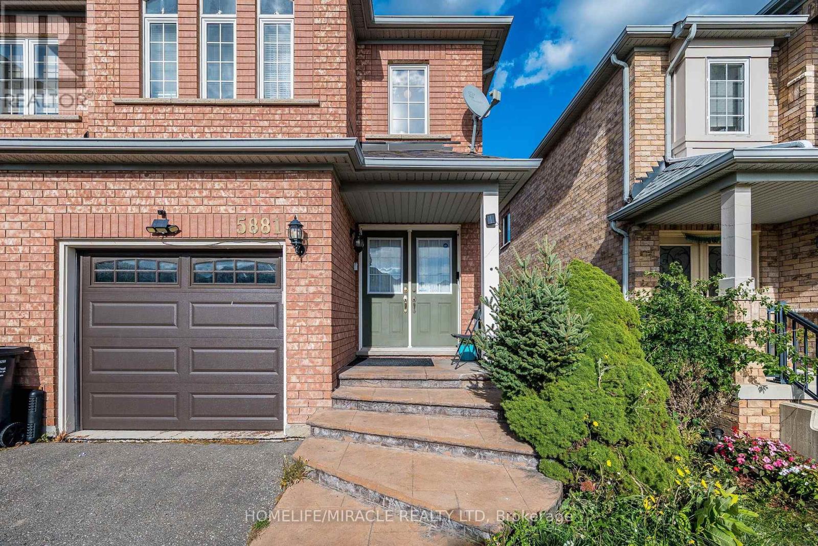 5881 Delle Donne Drive, Mississauga, Ontario  L5M 7A2 - Photo 3 - W14012158