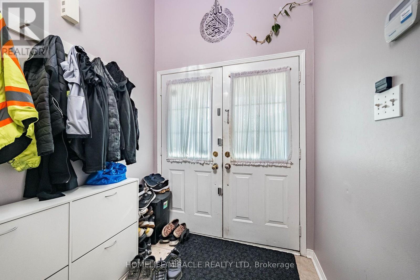 5881 Delle Donne Drive, Mississauga, Ontario  L5M 7A2 - Photo 5 - W14012158