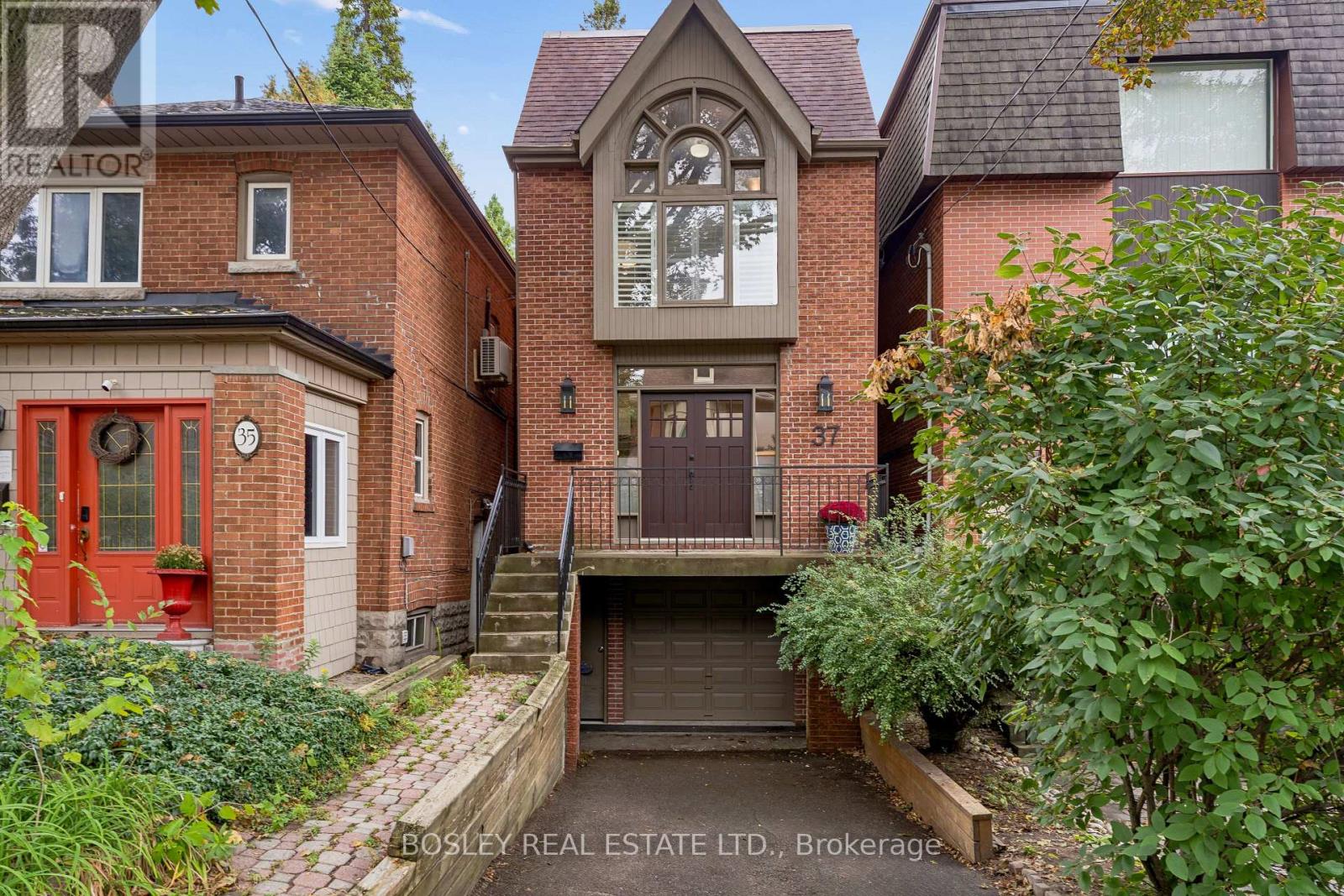 37 HILLSVIEW AVENUE, Toronto, Ontario