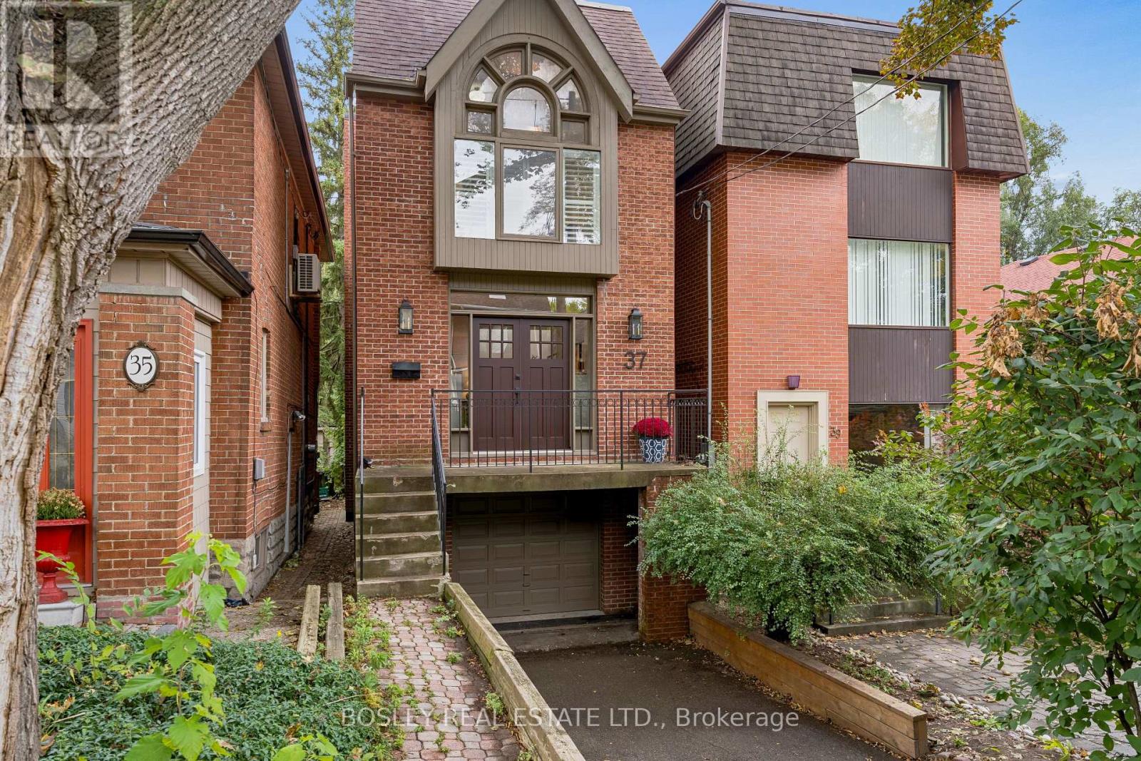 37 Hillsview Avenue, Toronto, Ontario  M6P 1J4 - Photo 2 - W14012380