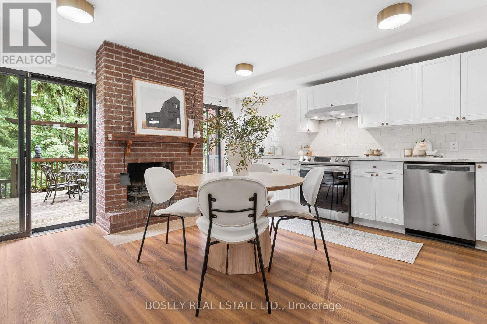 37 Hillsview Avenue, Toronto, Ontario  M6P 1J4 - Photo 8 - W14012380
