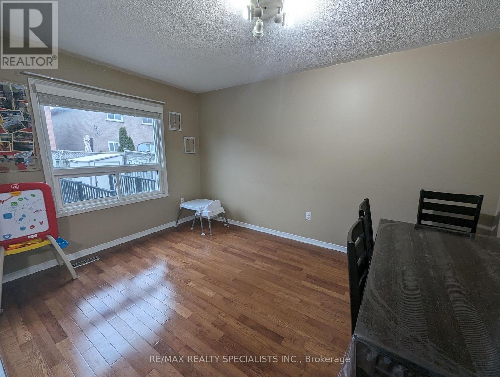 Main & 2nd - 6923 Dillingwood Drive, Mississauga, Ontario  L5N 6Z7 - Photo 9 - W14012428