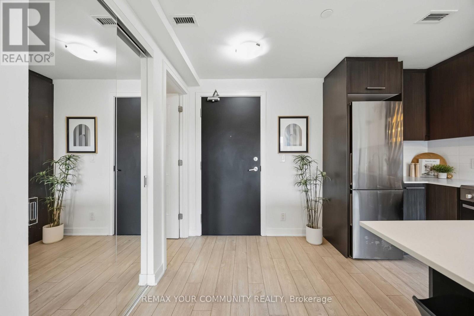 310 - 1 Neighbourhood Lane, Toronto (Stonegate-Queensway), Ontario  M8Y 0C2 - Photo 9 - W14013444