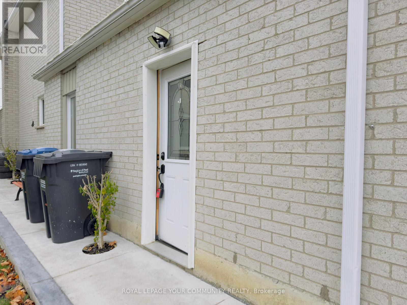 Bsmt - 24 Nasmith Street, Brampton, Ontario  L6S 4Y8 - Photo 2 - W14013840