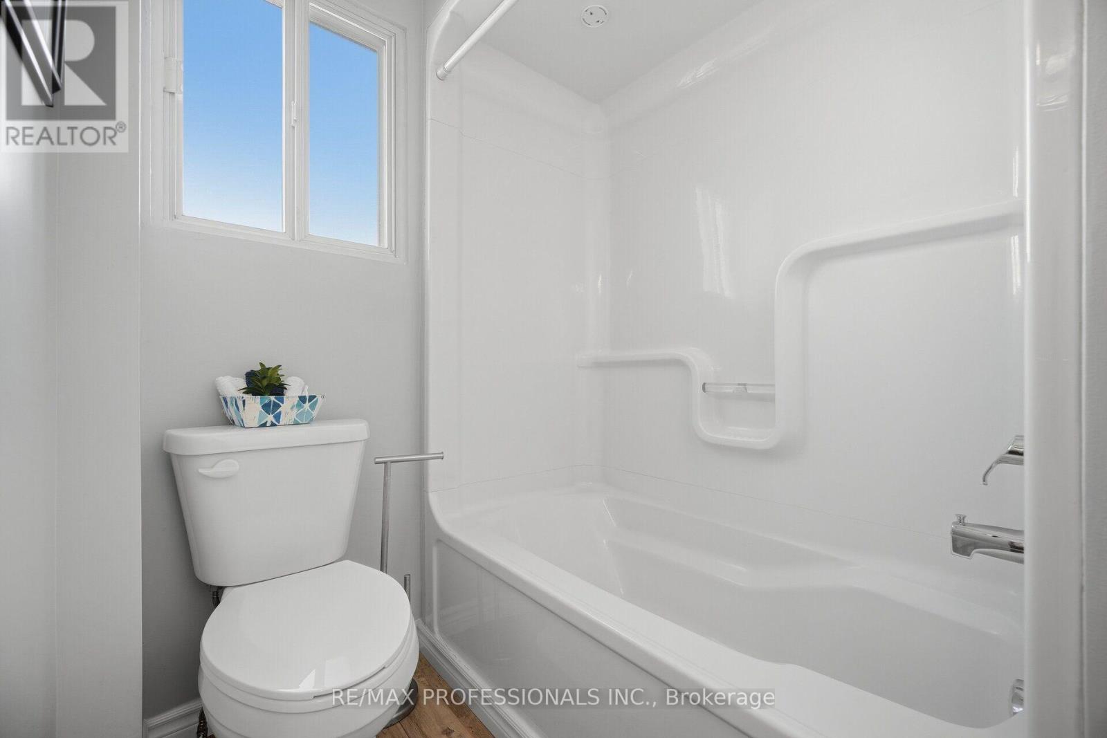 62 Edilou Drive, Toronto, Ontario  M8W 4B3 - Photo 32 - W14013922