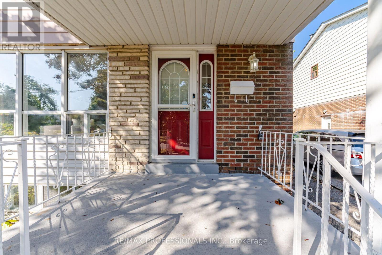 62 Edilou Drive, Toronto, Ontario  M8W 4B3 - Photo 5 - W14013922