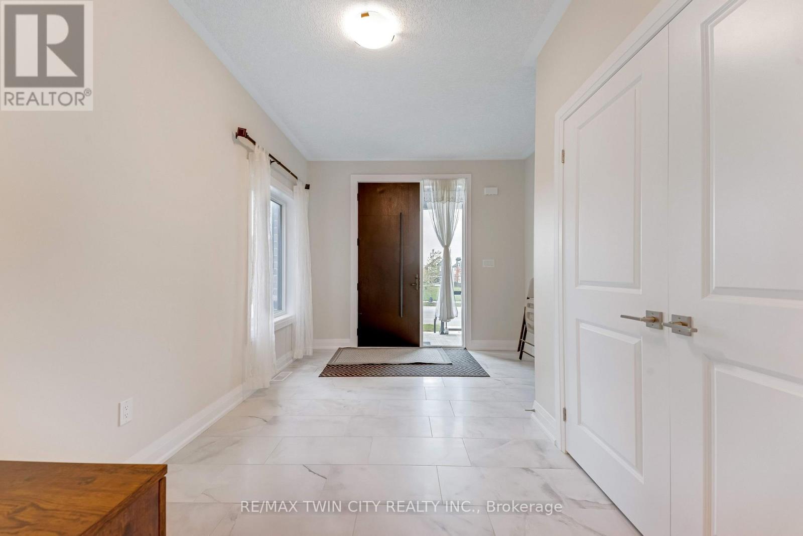 31 Jacob Detweiller Drive, Kitchener, Ontario  N2P 0K7 - Photo 5 - X14011554