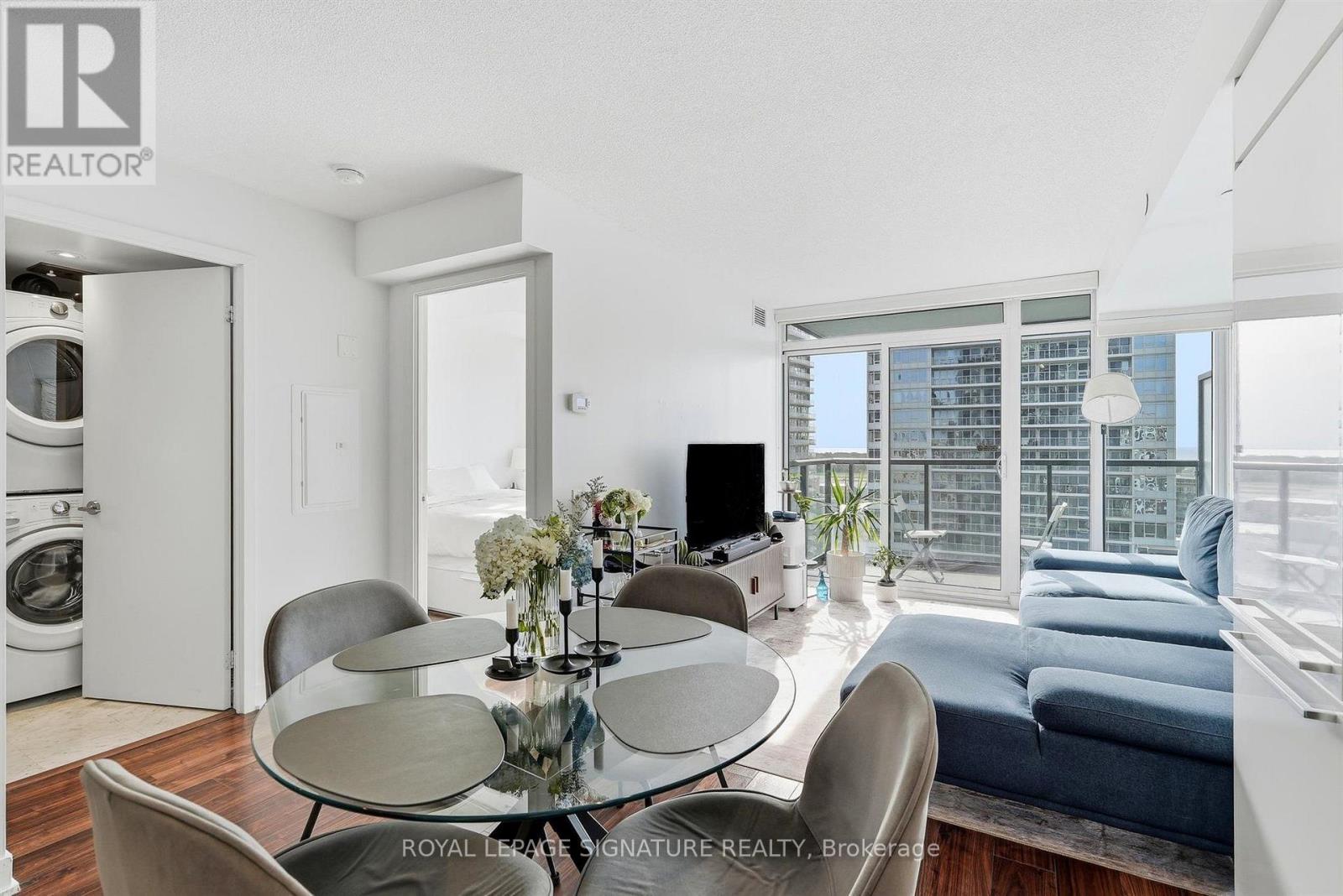 2115 - 70 Queens Wharf Road, Toronto, Ontario  M5V 0J2 - Photo 10 - C14007230
