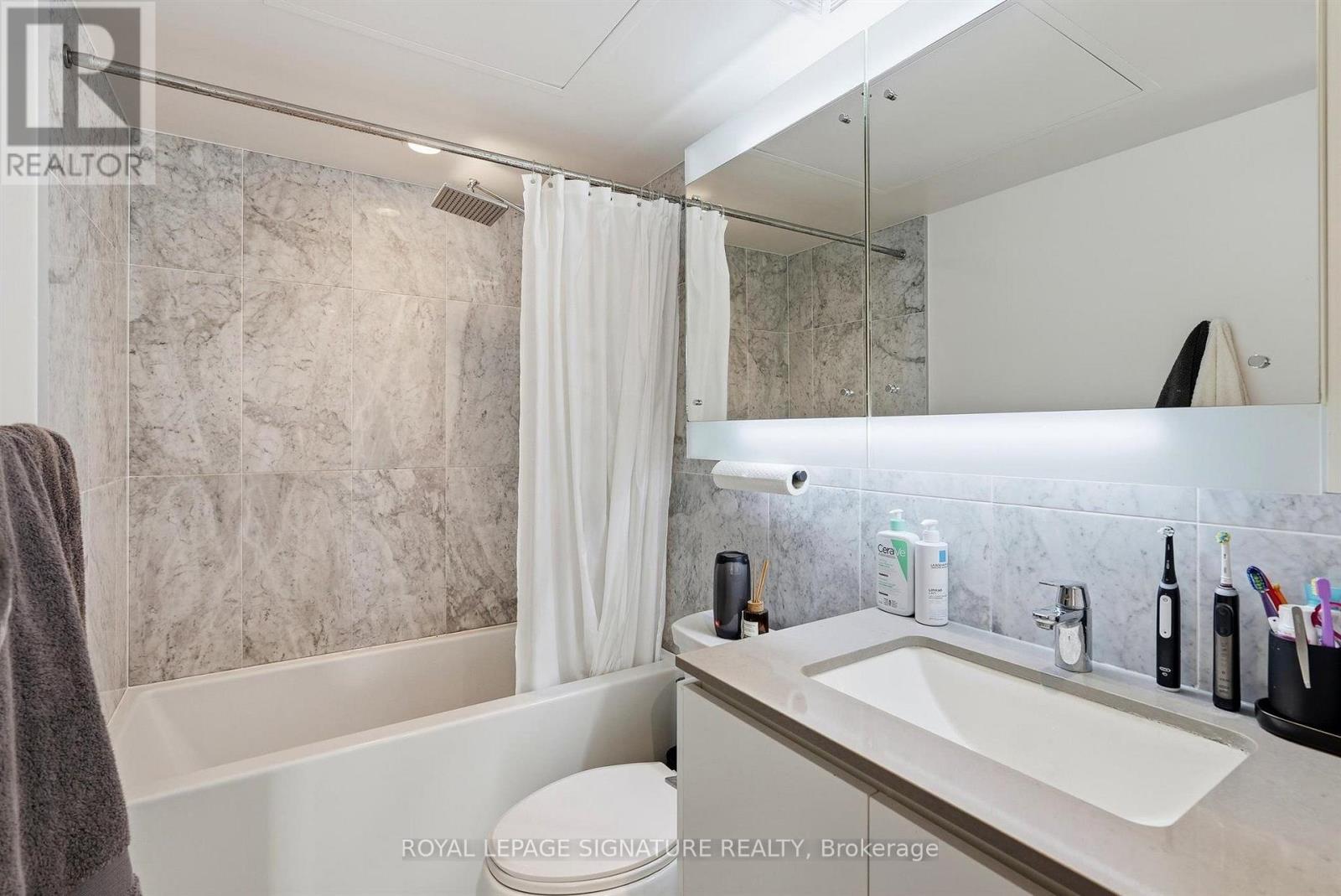 2115 - 70 Queens Wharf Road, Toronto, Ontario  M5V 0J2 - Photo 15 - C14007230