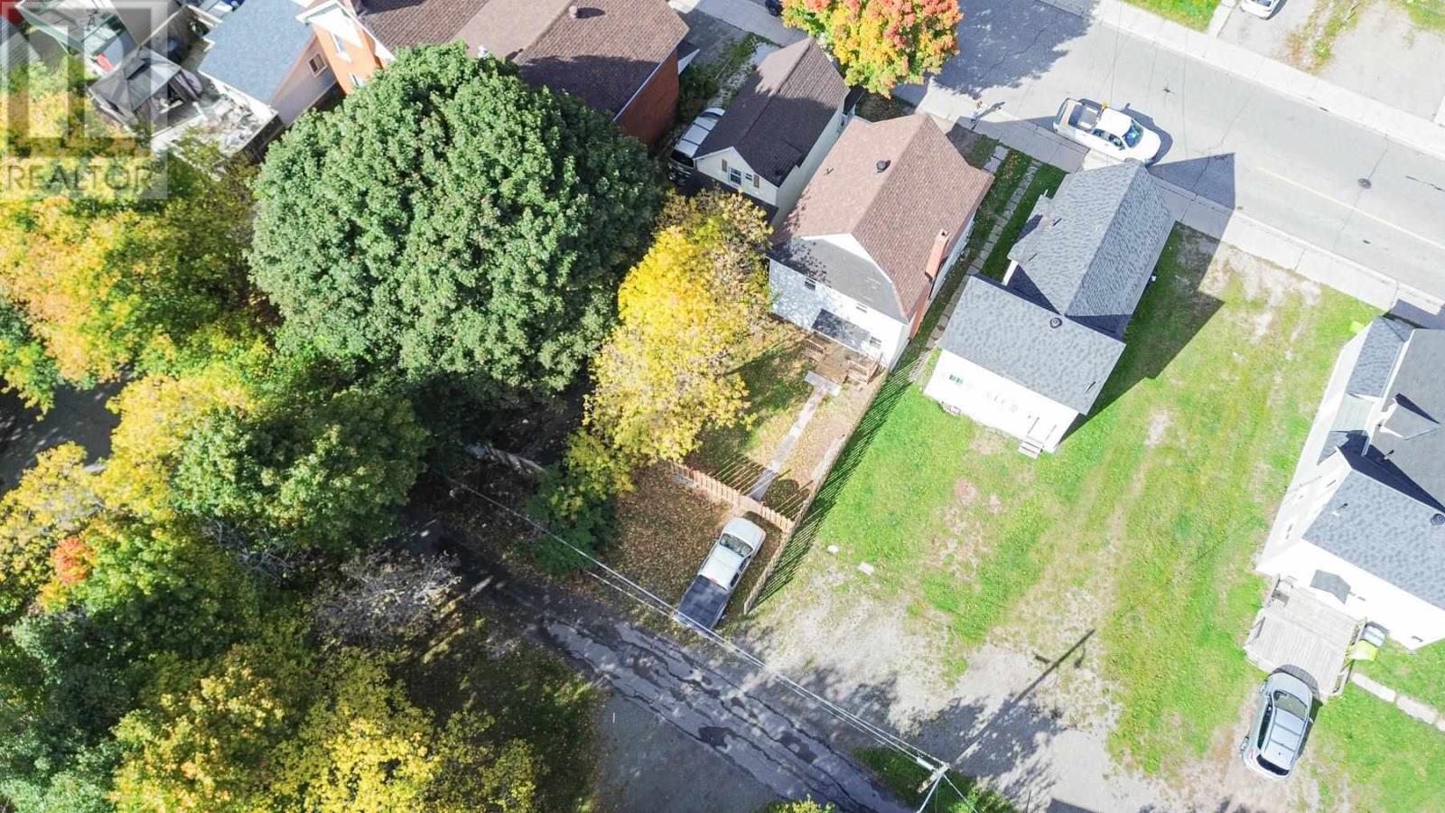 182 Dennis St, Sault Ste. Marie, Ontario P6A 2X3 - Photo 11 - SM262848