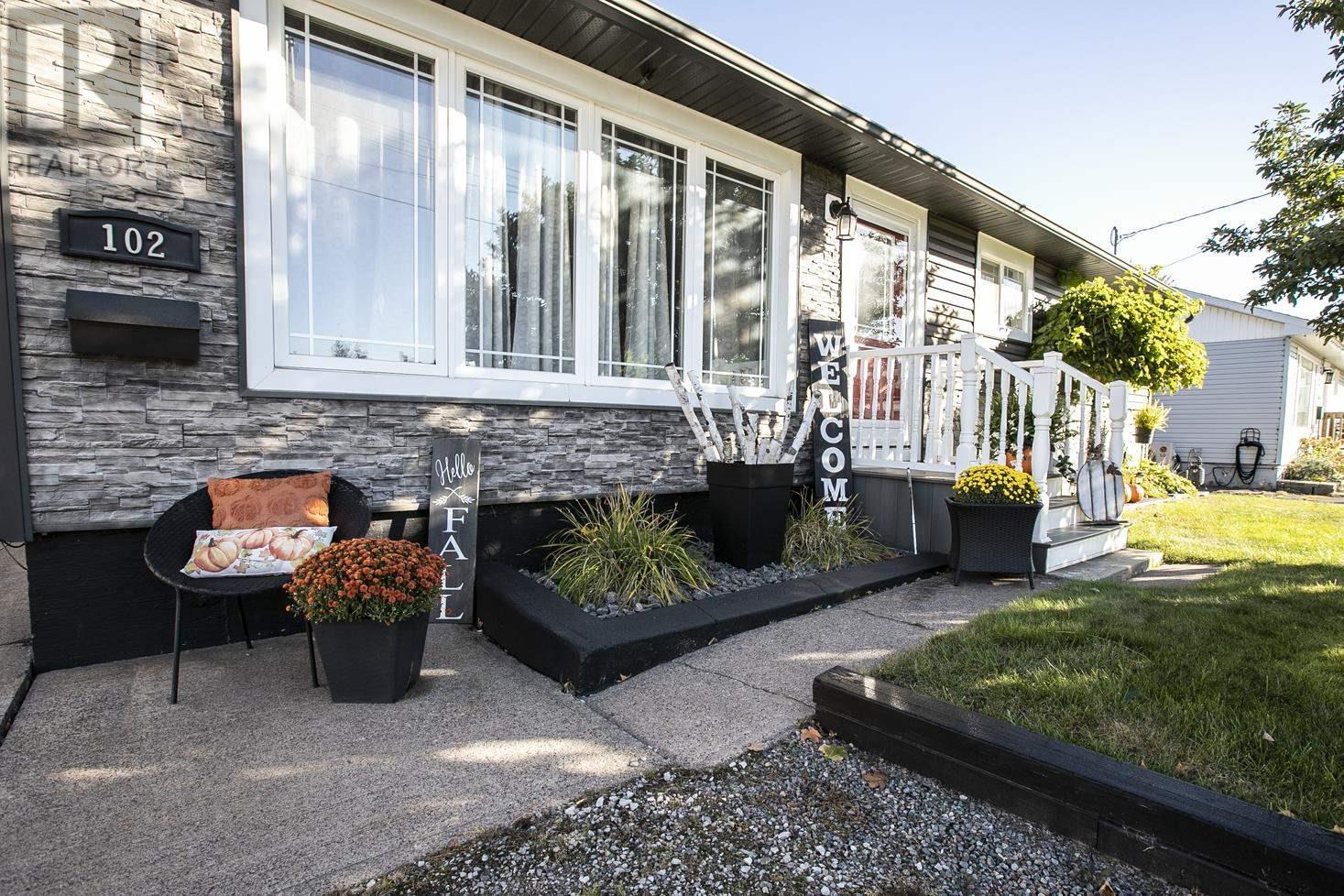 102 Laura St, Sault Ste. Marie, Ontario P6C 2G4 - Photo 2 - SM262850