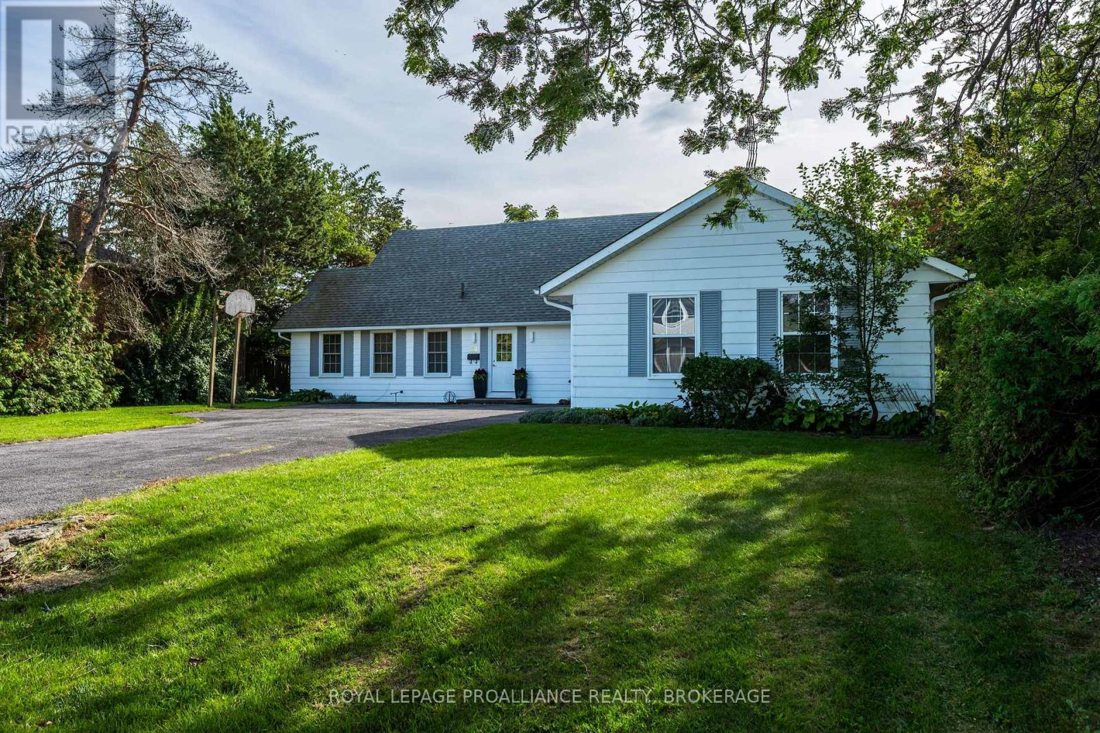34 Cambridge Crescent, Loyalist, Ontario K7N 1R3 - Photo 2 - X14016252