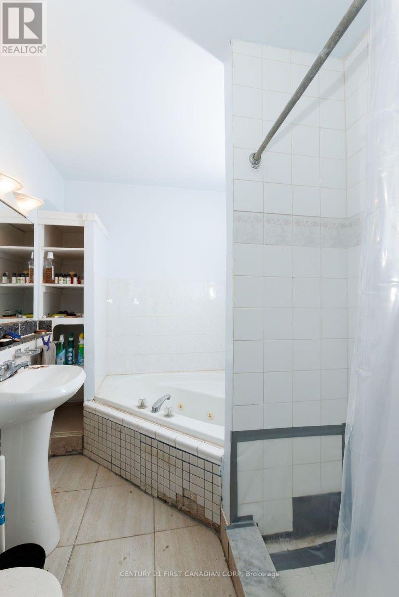 13 Springbank Drive, London South, Ontario  N6J 1E1 - Photo 12 - X14014374