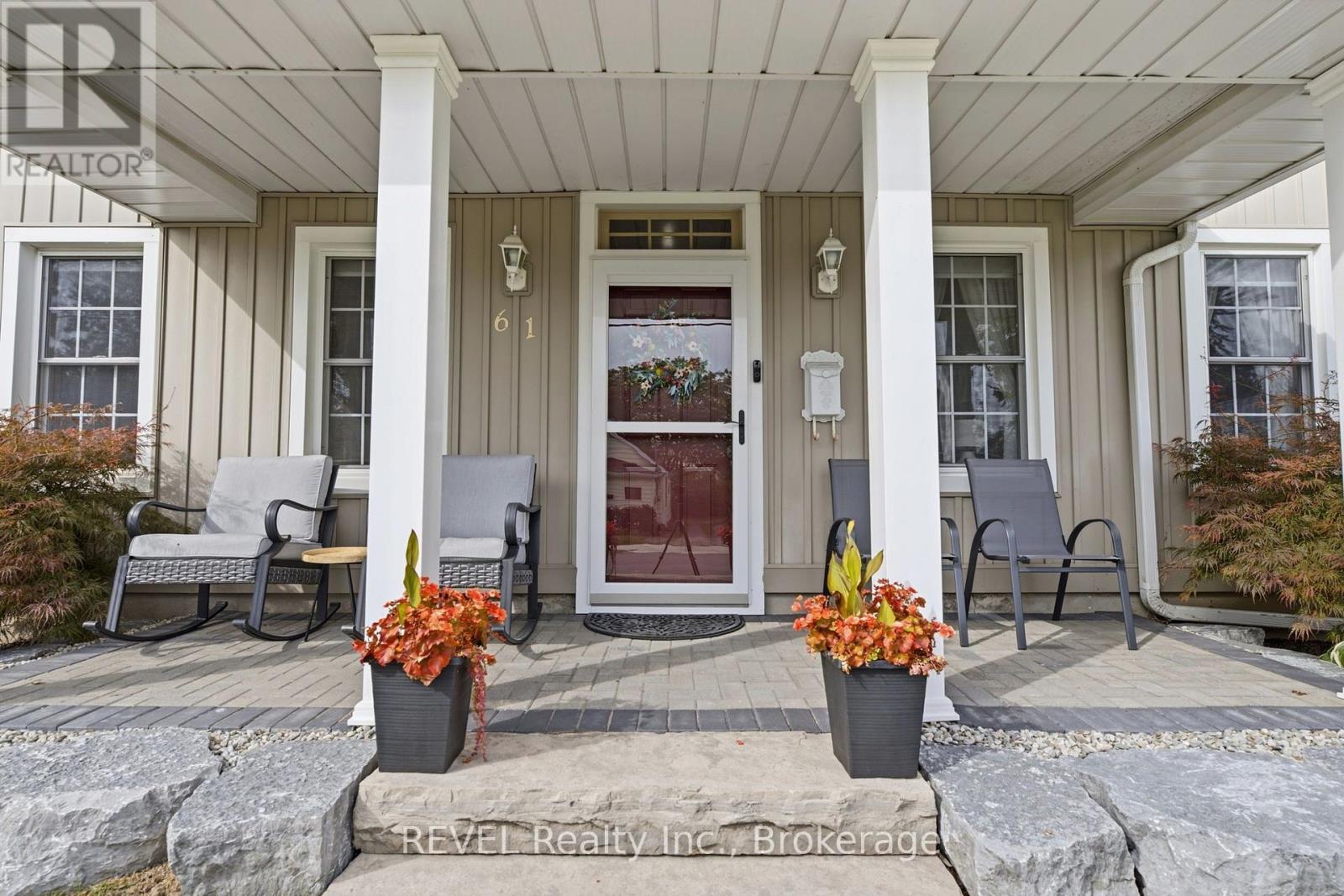 61 Queen Street N, Thorold, Ontario  L2V 2R2 - Photo 3 - X14015352