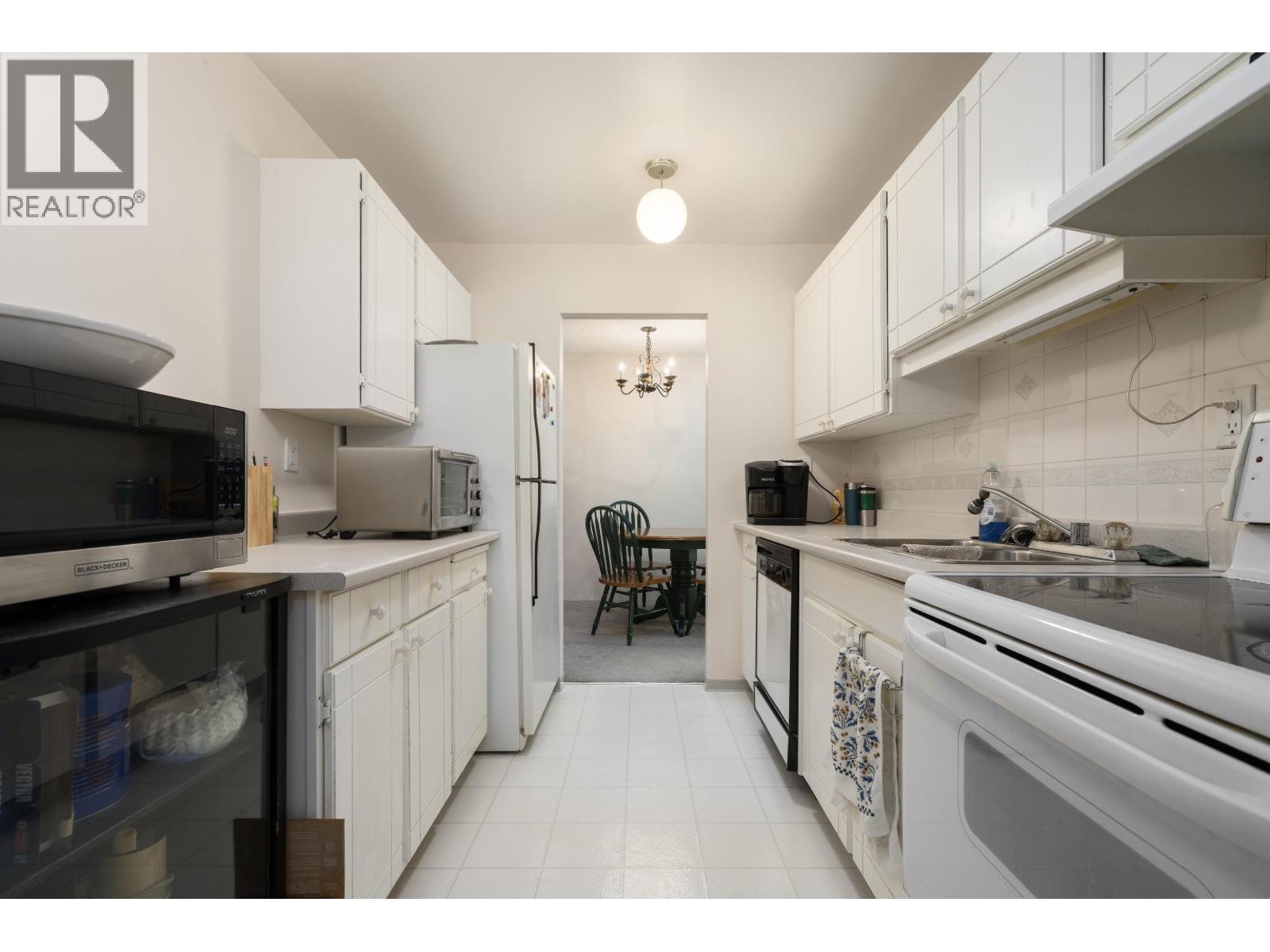 206 3451 Springfield Drive, Richmond, British Columbia  V7E 1Z2 - Photo 2 - R3174534