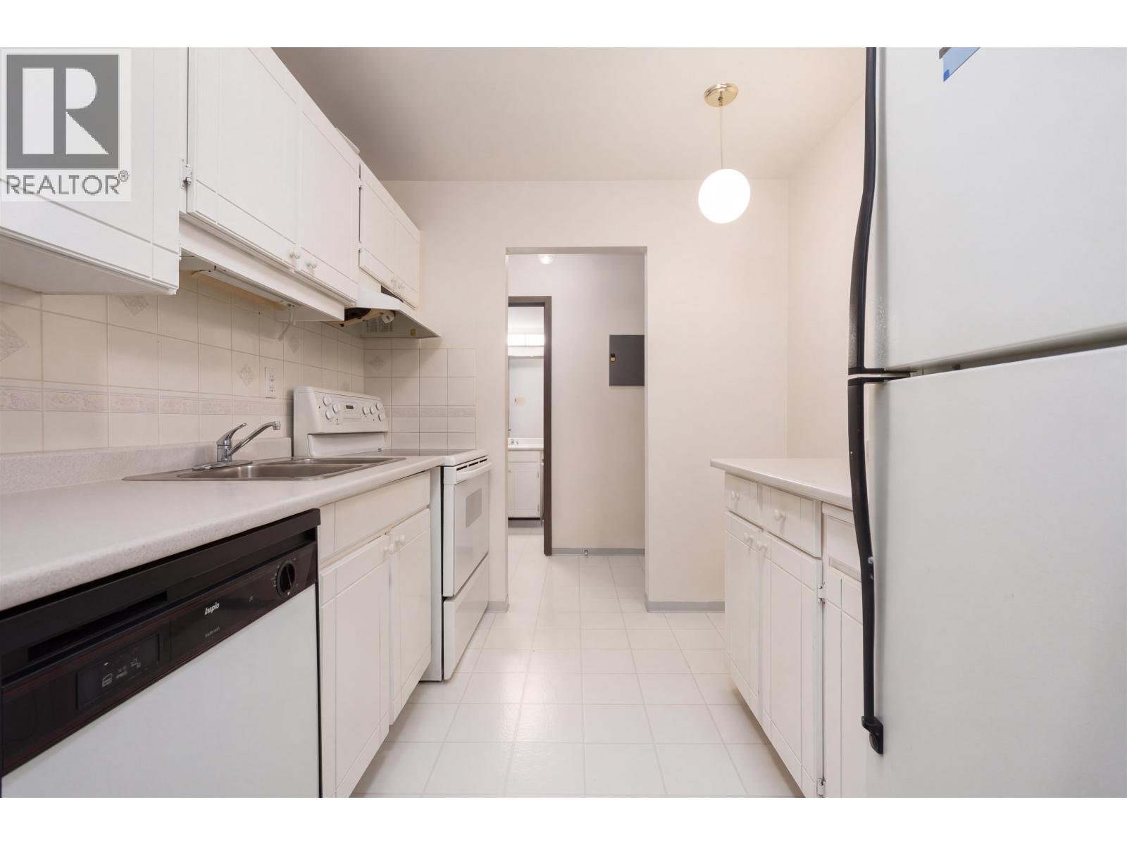 206 3451 Springfield Drive, Richmond, British Columbia  V7E 1Z2 - Photo 3 - R3174534