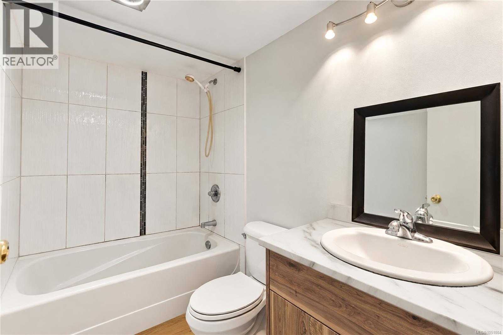 206 3800 Quadra St, Saanich, British Columbia  V8X 1H8 - Photo 5 - 1051884