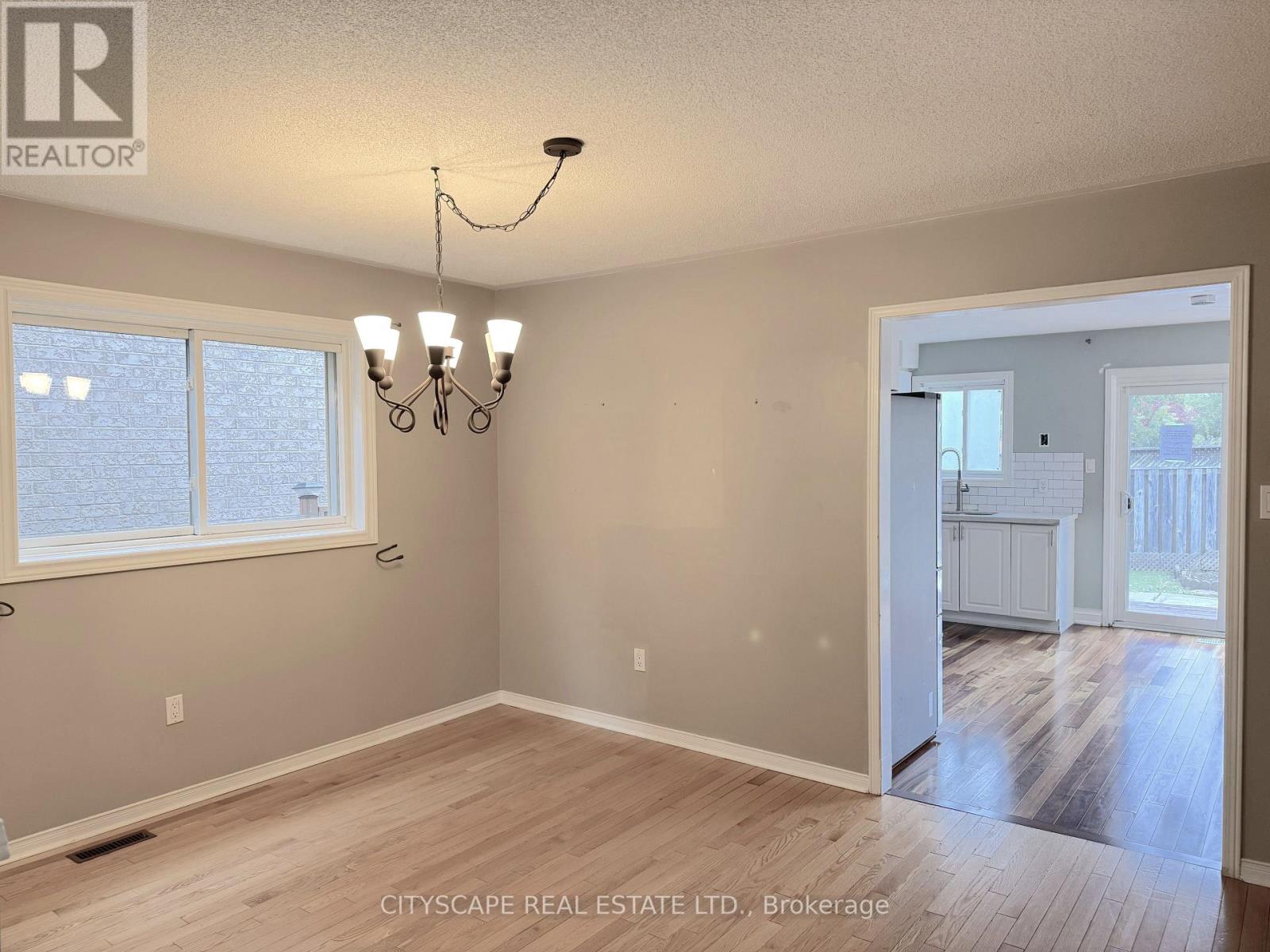 8 Safari Court, Brampton (Snelgrove), Ontario  L7A 1G8 - Photo 10 - W14015730