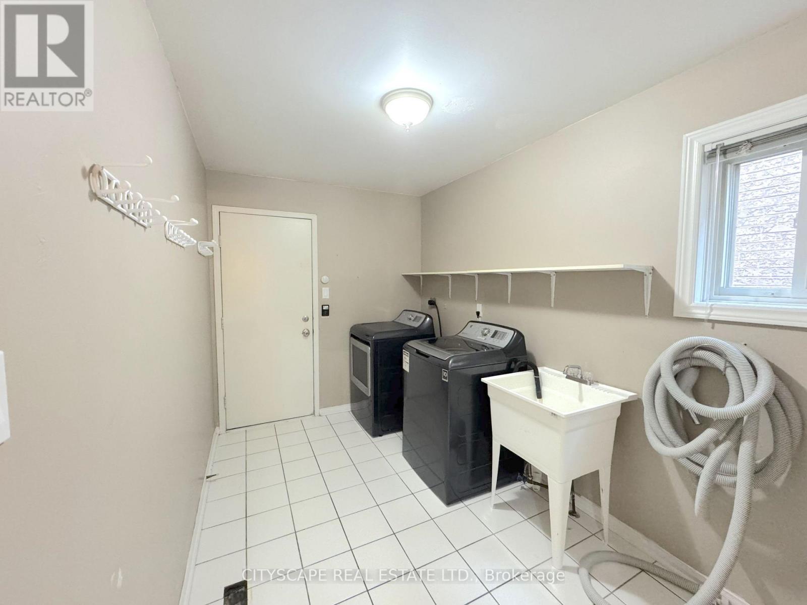 8 Safari Court, Brampton (Snelgrove), Ontario  L7A 1G8 - Photo 35 - W14015730