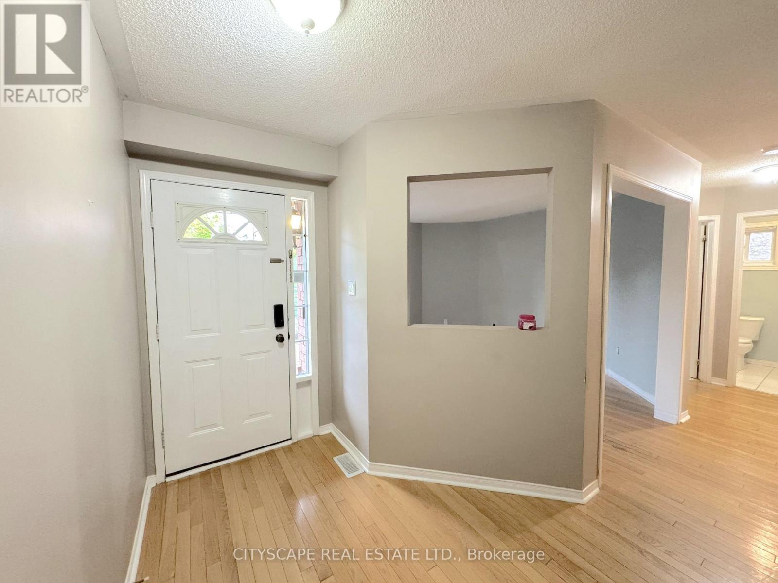8 Safari Court, Brampton (Snelgrove), Ontario  L7A 1G8 - Photo 6 - W14015730