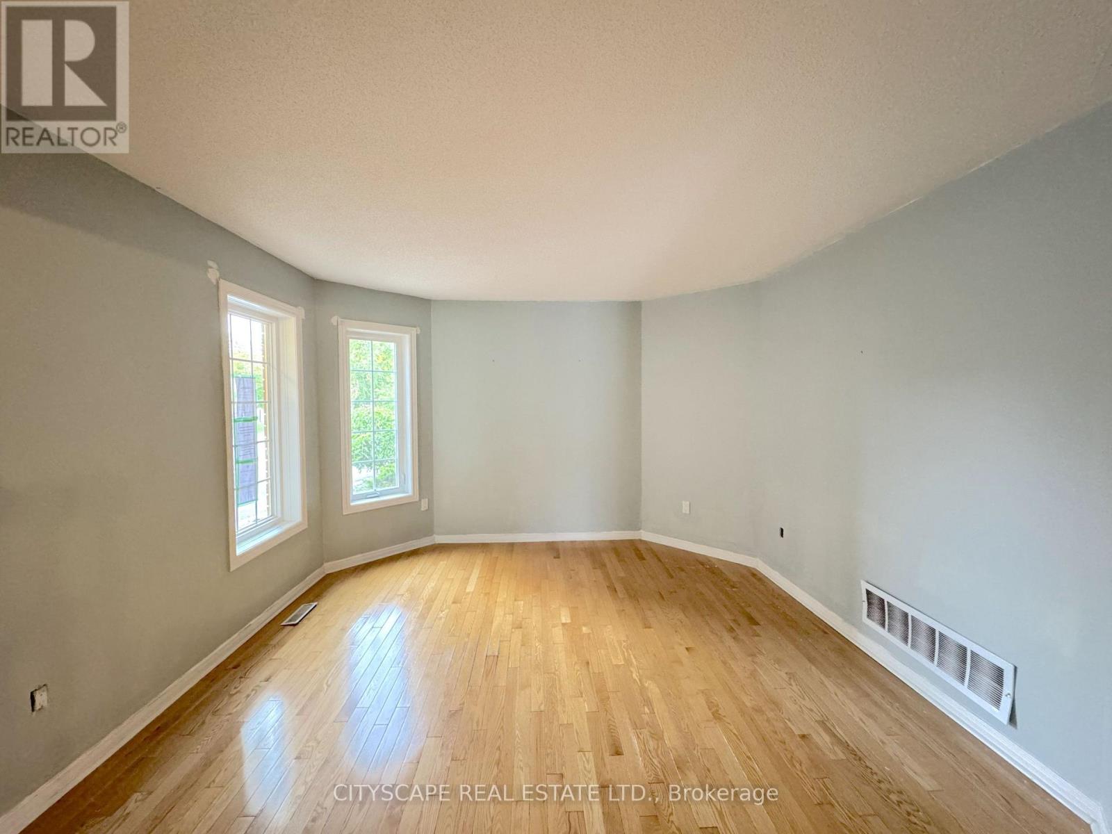 8 Safari Court, Brampton (Snelgrove), Ontario  L7A 1G8 - Photo 7 - W14015730