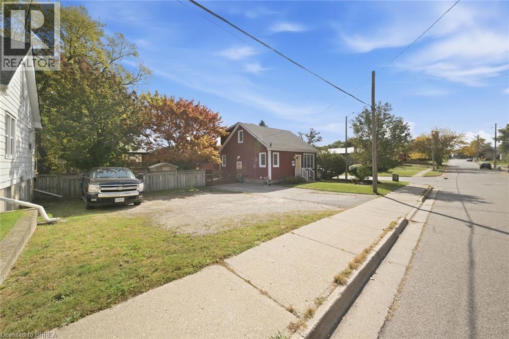 243 Sydenham Street, Brantford, Ontario  N3R 3Z6 - Photo 3 - 40866905