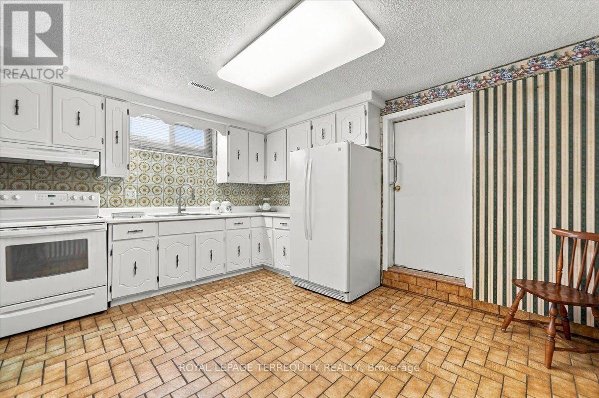 169 Grandravine Drive, Toronto, Ontario  M3J 1B6 - Photo 31 - W13936268