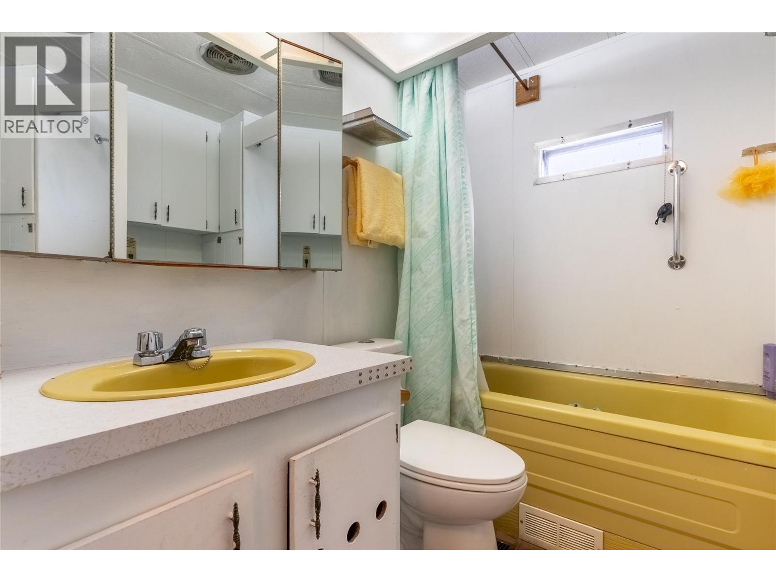 13 Topaz Crescent